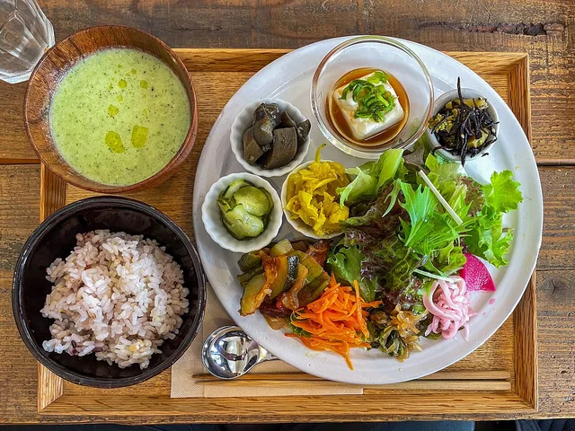 Hiyayakko - le tofu froid des jours de canicule, ce plat japonais qu'on assemble sans allumer le feu